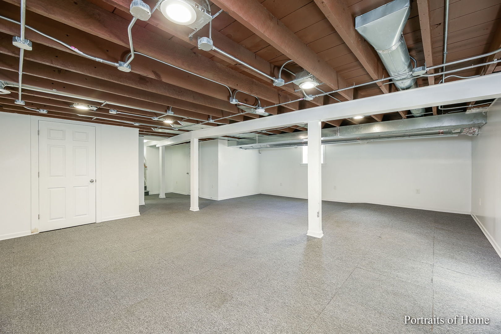 952 Black Road Joliet, IL 60435 - Photo 16 of 25 a view of an empty room