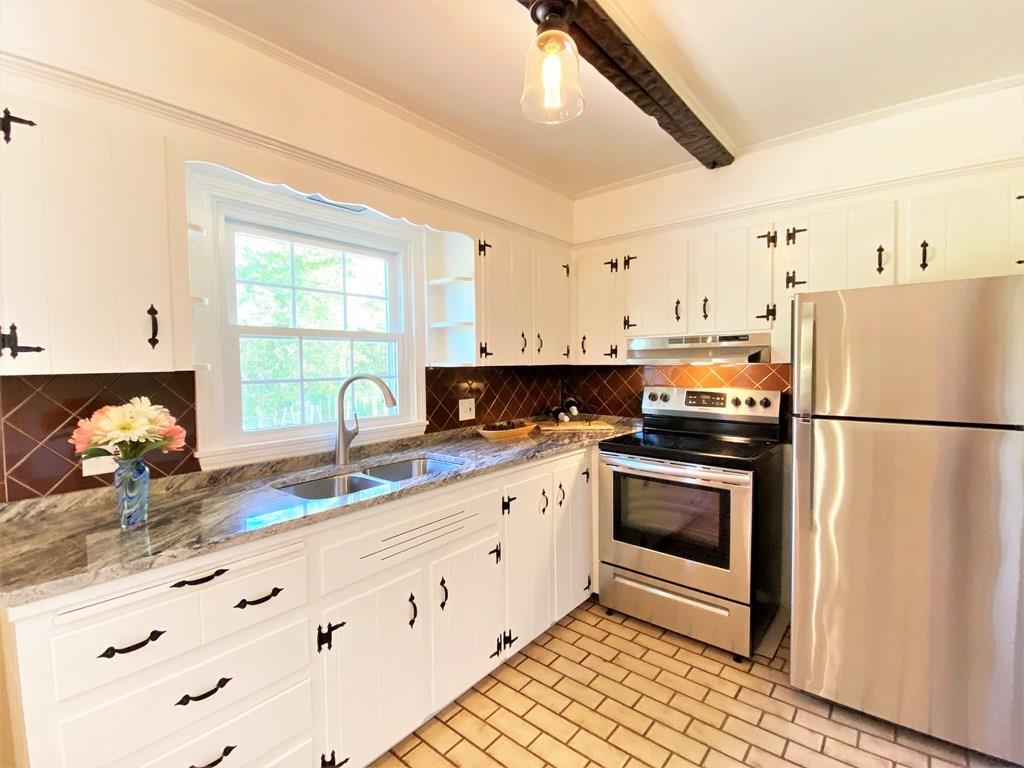 260 Brookfield Road Charlton, MA 01507 - Photo 10 of 32