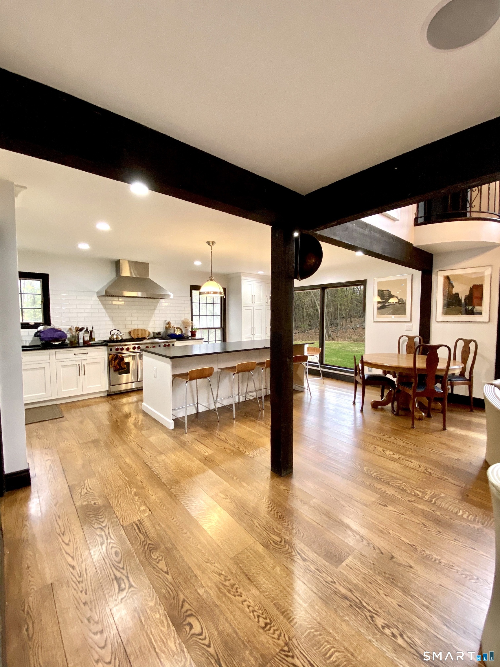 488 Cognewaugh Road Greenwich, CT 06807 - Photo 15 of 40 a living room with furniture and kitchen view