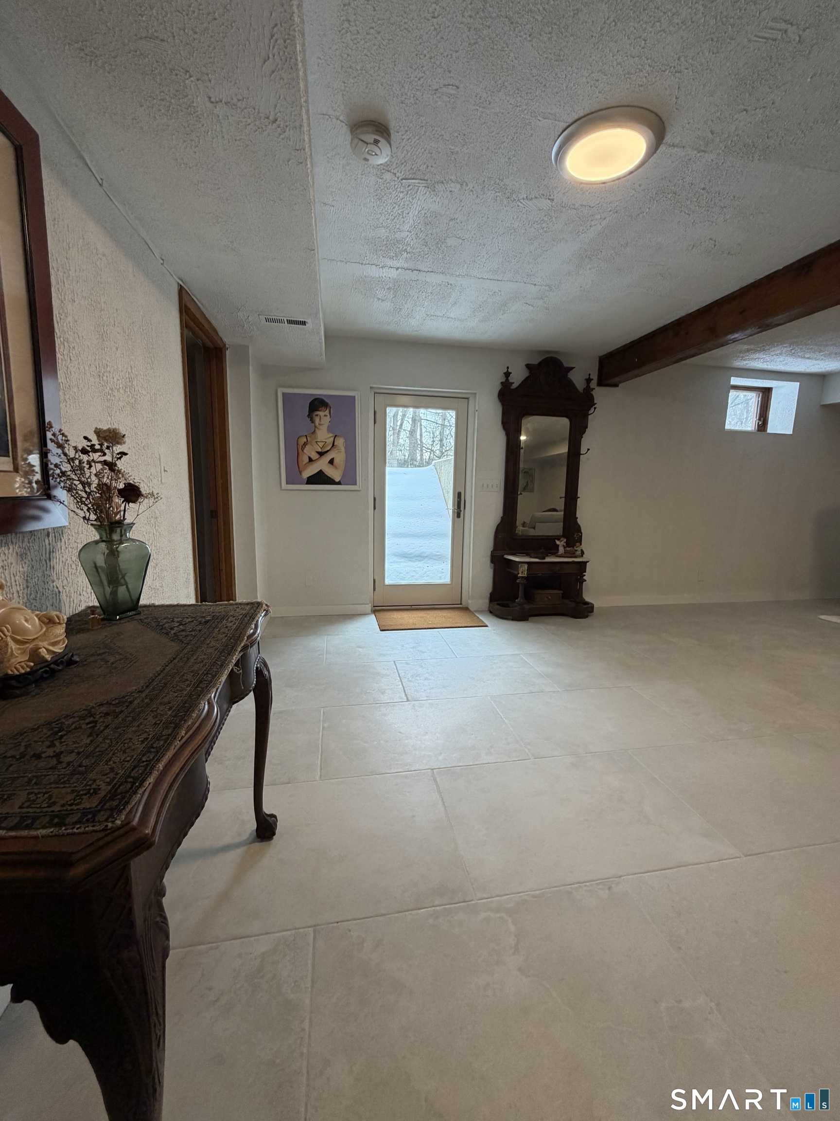 488 Cognewaugh Road Greenwich, CT 06807 - Photo 37 of 40 a living room with furniture