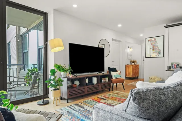 $295,000 | 3430 North Lake Shore Drive, Unit 12J, Chicago, IL 60657