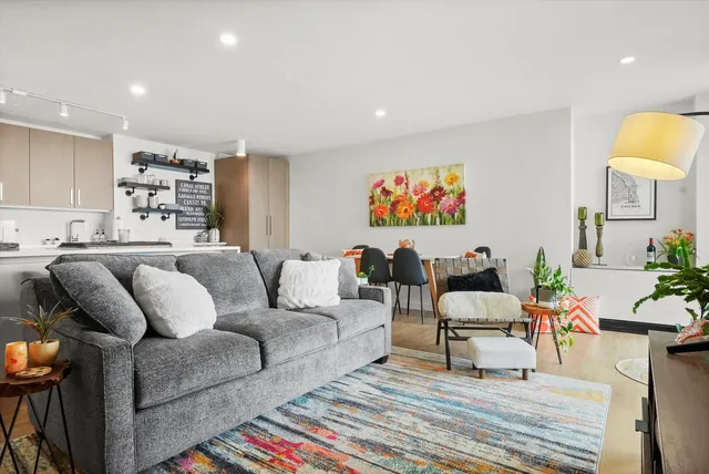 $295,000 | 3430 North Lake Shore Drive, Unit 12J, Chicago, IL 60657