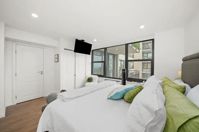 $295,000 | 3430 North Lake Shore Drive, Unit 12J, Chicago, IL 60657