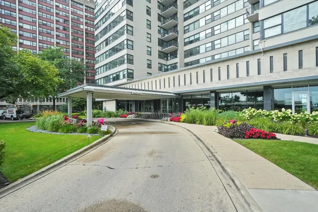 $295,000 | 3430 North Lake Shore Drive, Unit 12J, Chicago, IL 60657