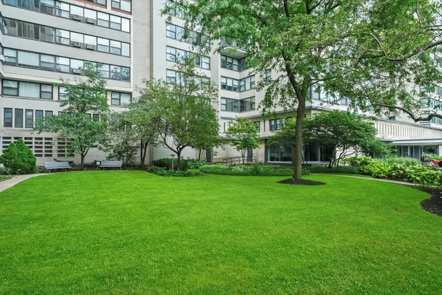 $295,000 | 3430 North Lake Shore Drive, Unit 12J, Chicago, IL 60657