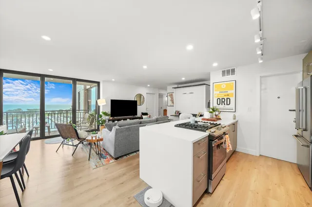 $295,000 | 3430 North Lake Shore Drive, Unit 12J, Chicago, IL 60657