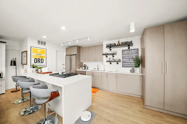 $295,000 | 3430 North Lake Shore Drive, Unit 12J, Chicago, IL 60657