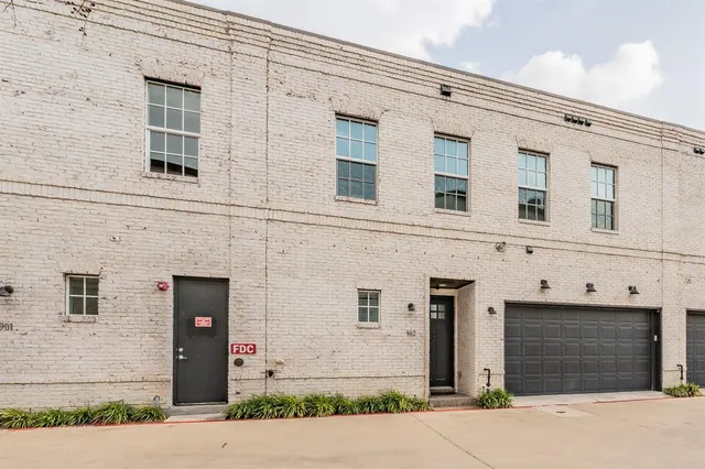 $579,999 | 7333 Valley View Lane, Unit 902, Dallas, TX 75240