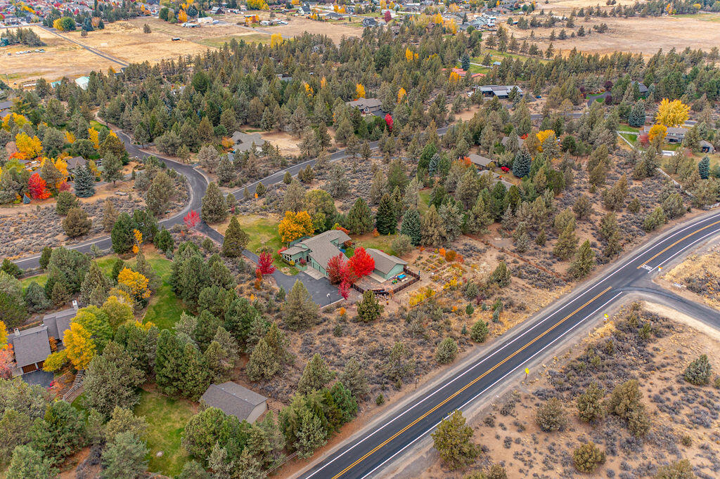 62508 Quail Ridge Road Bend, OR 97701 - Photo 34 of 36 a view of a yard with an outdoor seating