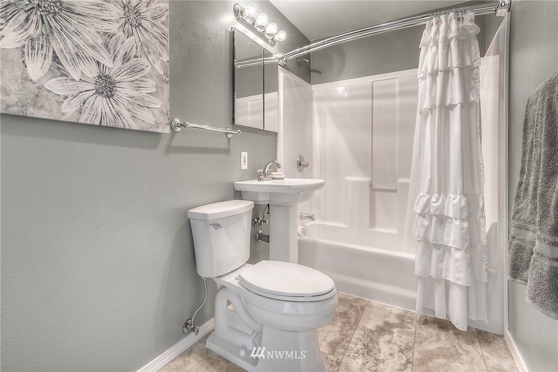 659 Ferndale Court Northeast Renton, WA 98056 - Photo 12 of 18 Gallery Image 12