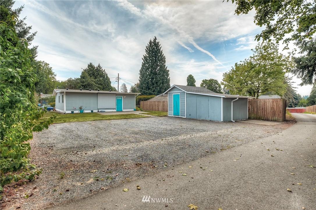 659 Ferndale Court Northeast Renton, WA 98056 - Photo 4 of 18 Gallery Image 4