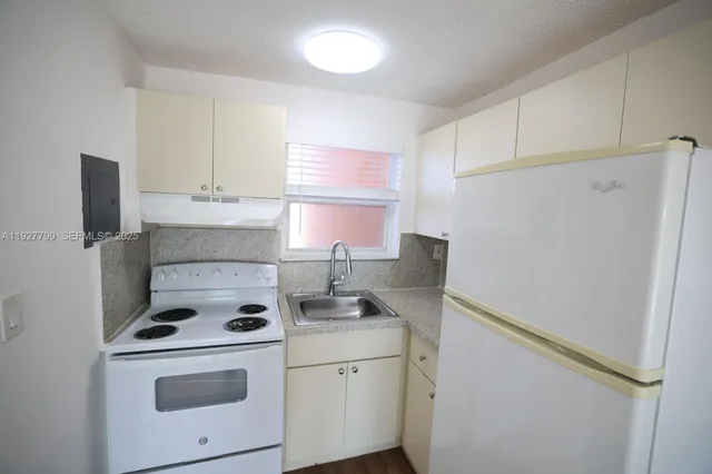$1,800 | 3501 West 11th Avenue, Unit 204, Hialeah, FL 33012