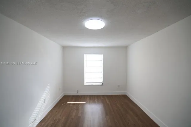 $1,800 | 3501 West 11th Avenue, Unit 204, Hialeah, FL 33012