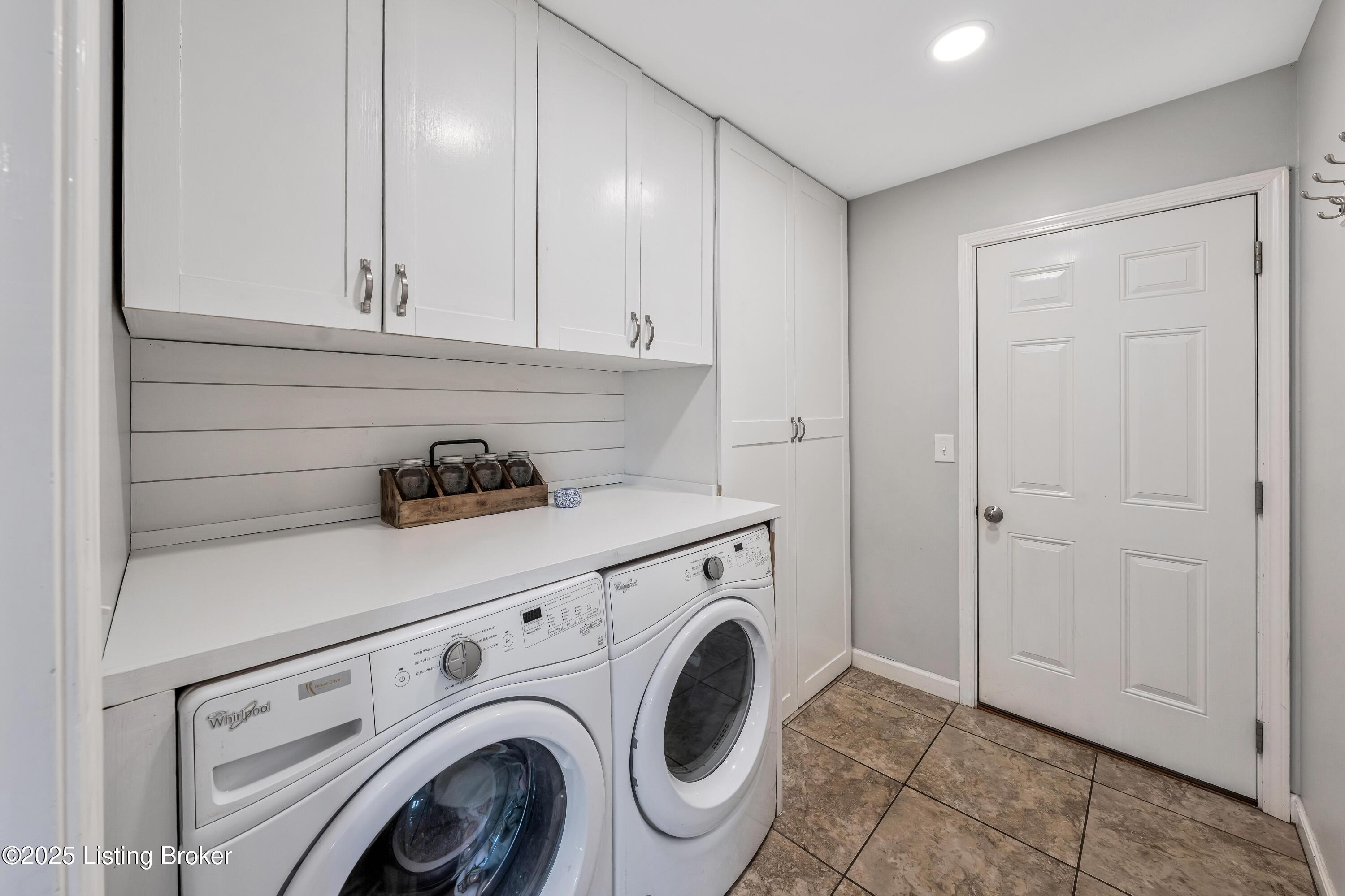 13414 Creekview Road Prospect, KY 40059 - Photo 25 of 80 Mudroom/Laundry