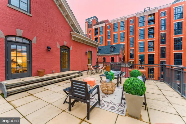 a group of chairs sitting in front of a building