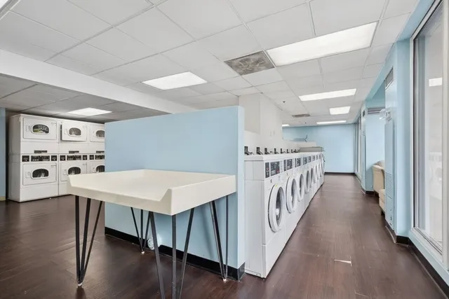 $375,000 | 200 North Dearborn Street, Unit 2402, Chicago, IL 60601