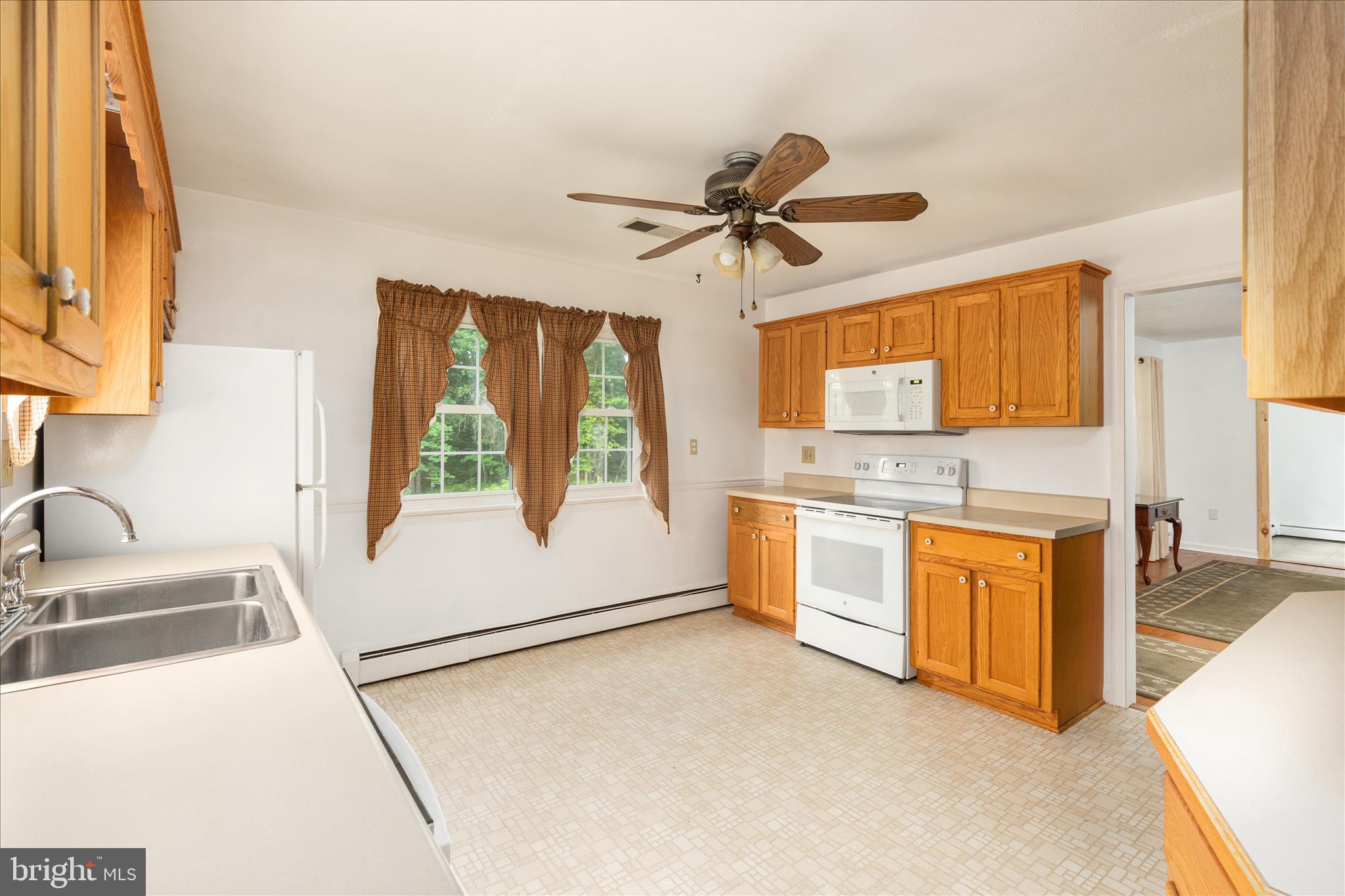 1488 Millner Road Strasburg, VA 22657 - Photo 4 of 44 Lots of cabinets, some with glass doors