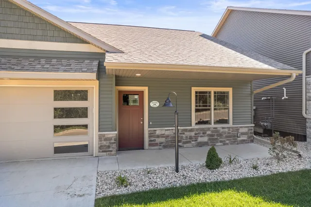 $449,820 | 28 Sienna Hills, Mount Horeb, WI 53572