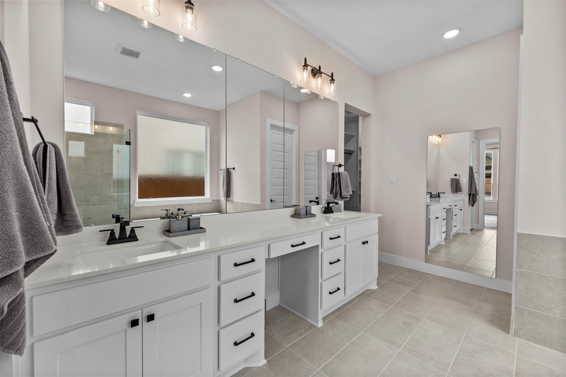 28033 Pebble Park Dr Spring Spring, TX 77386 - Photo 26 of 49 Primary bedroom ensuite