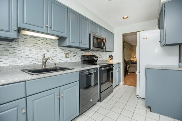 111 Abington Road, Unit 111 Danvers, MA 01923 - Photo 6 of 28 Gallery Image 6