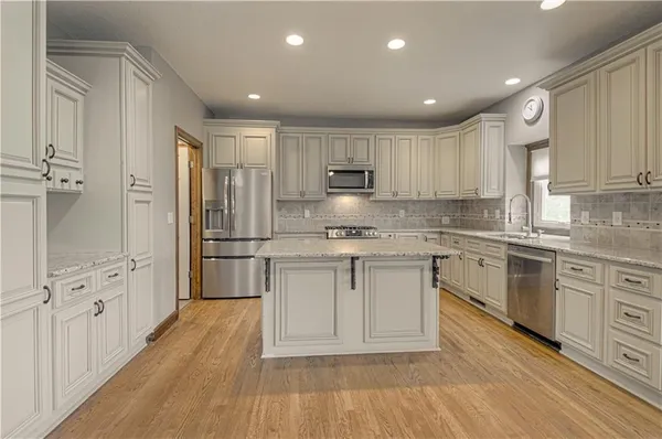 $500,000 | 1004 Aspen Drive, Liberty, MO 64068