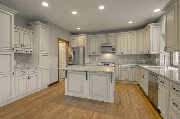 $500,000 | 1004 Aspen Drive, Liberty, MO 64068
