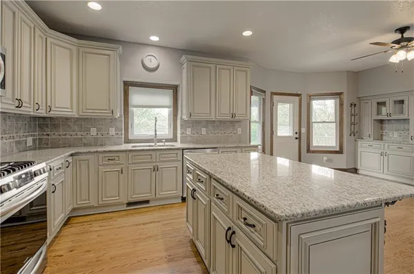 $500,000 | 1004 Aspen Drive, Liberty, MO 64068