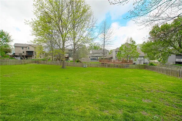 $500,000 | 1004 Aspen Drive, Liberty, MO 64068