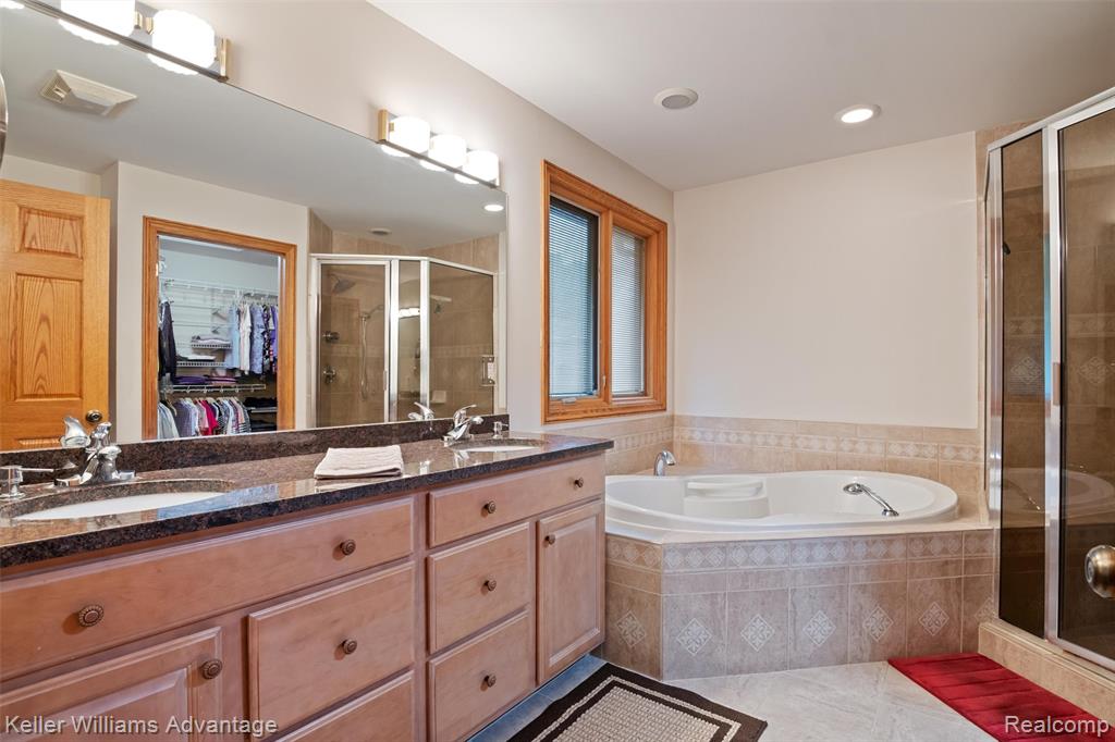 30489 Munger Livonia, MI 48154 - Photo 10 of 59 Gallery Image 10