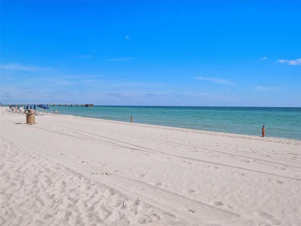 $17,000 | 16047 Collins Avenue, Unit 2602, Sunny Isles Beach, FL 33160