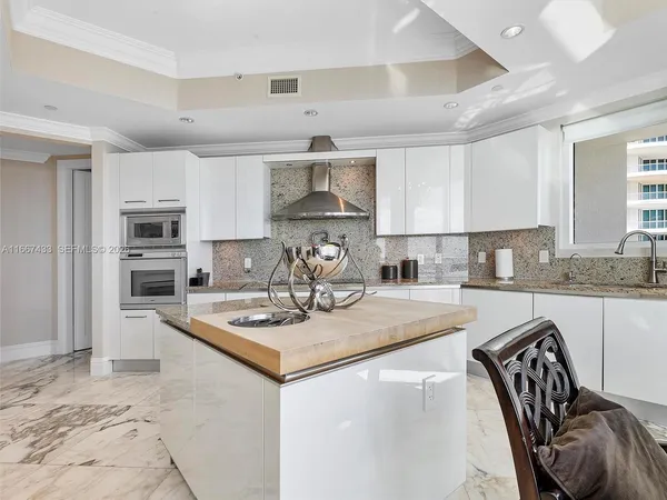 $17,000 | 16047 Collins Avenue, Unit 2602, Sunny Isles Beach, FL 33160