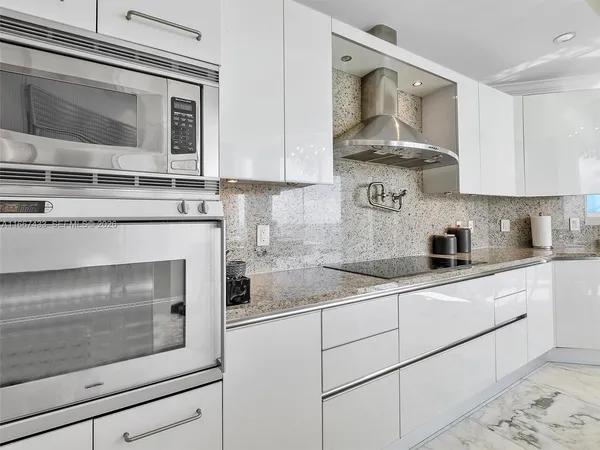 $17,000 | 16047 Collins Avenue, Unit 2602, Sunny Isles Beach, FL 33160