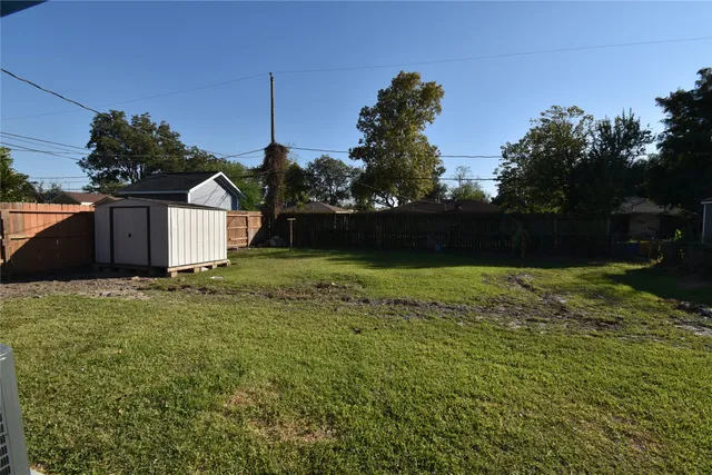 $1,700 | 206 Arnett Lane, Houston, TX 77037