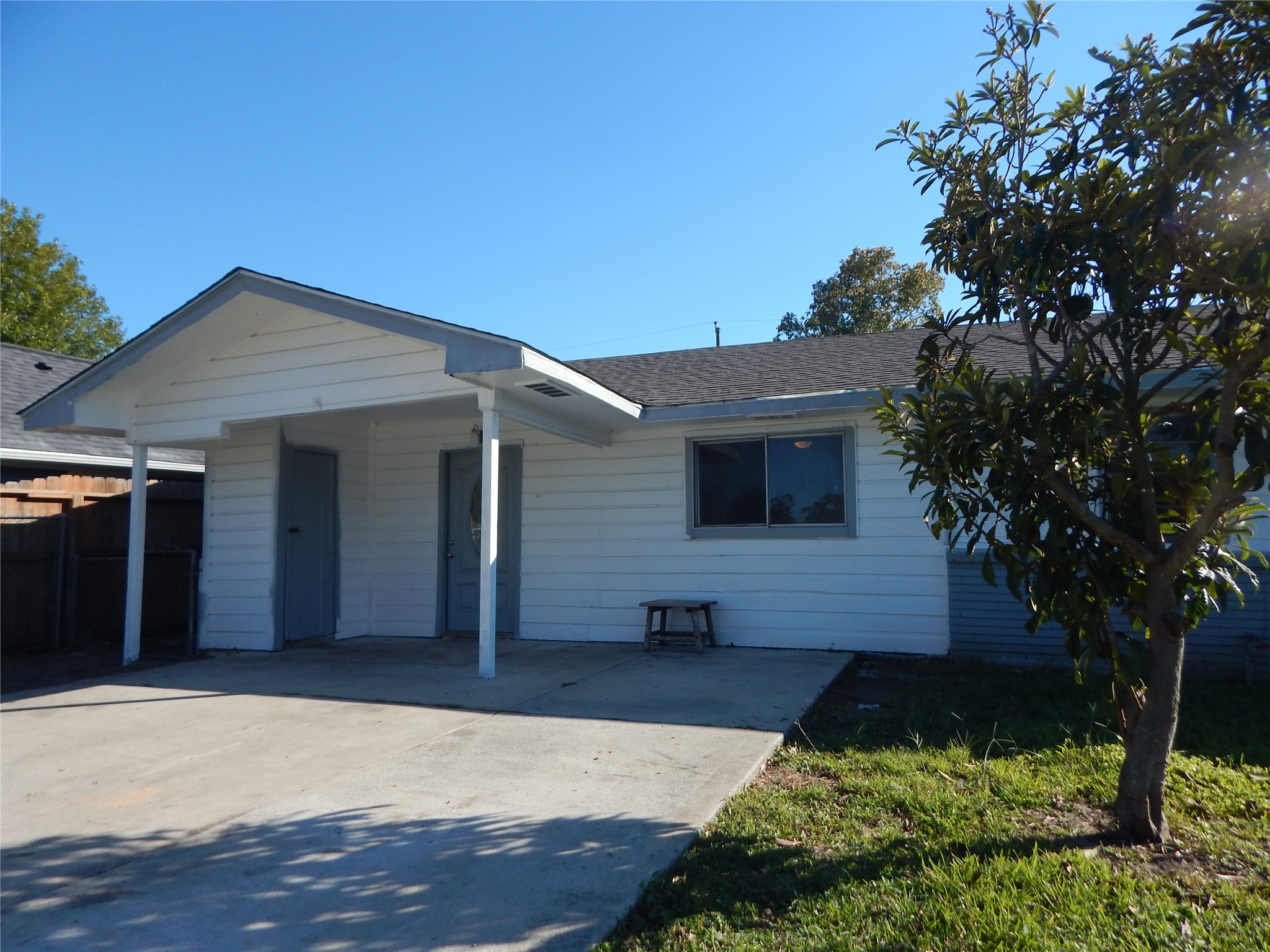 206 Arnett Lane Houston, TX 77037 - Photo 17 of 28 a front view of a house with a yard
