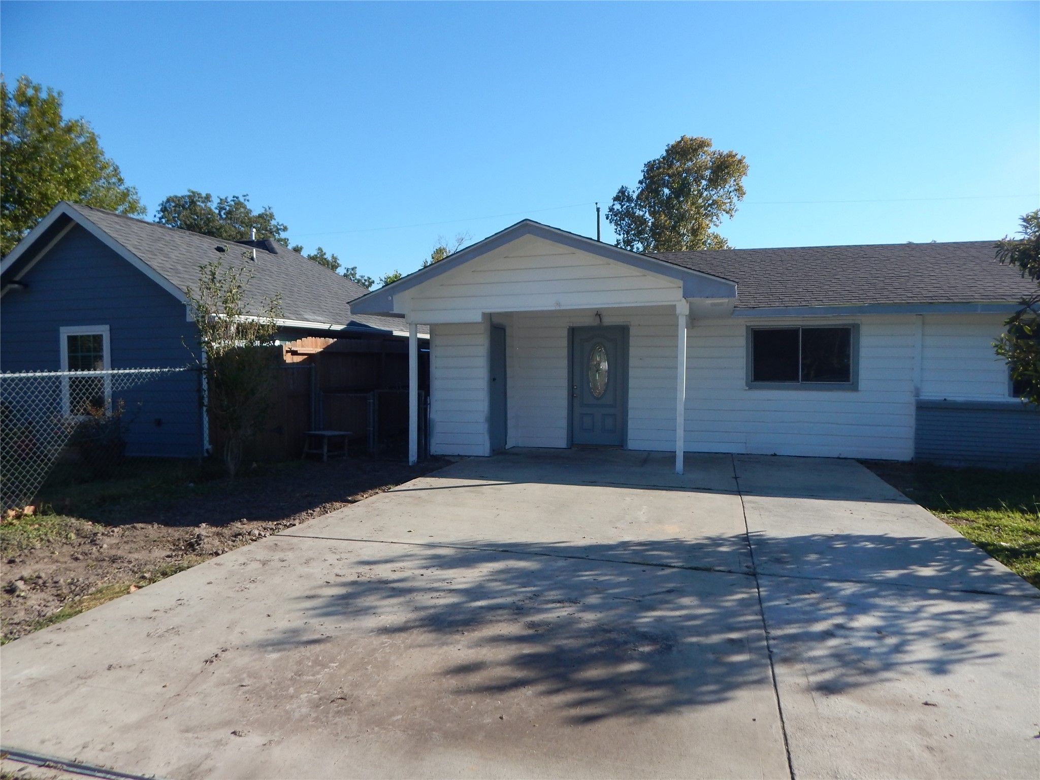 206 Arnett Lane Houston, TX 77037 - Photo 19 of 28 a front view of a house with a yard