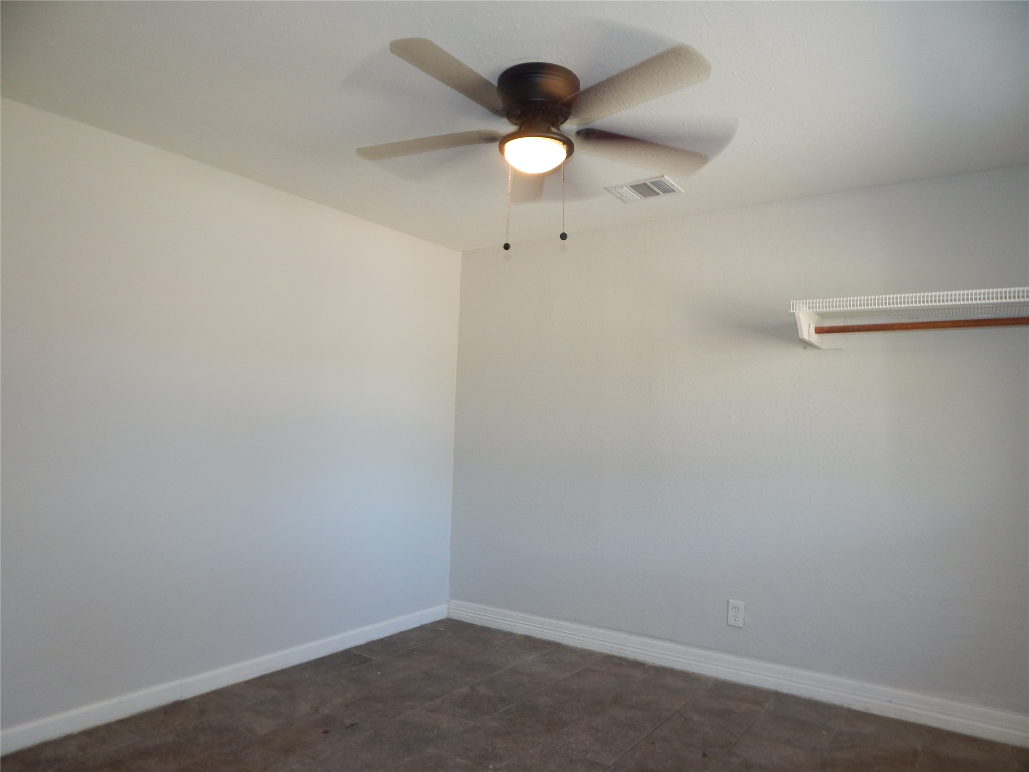 206 Arnett Lane Houston, TX 77037 - Photo 20 of 28 an empty room with a ceiling fan and carpet