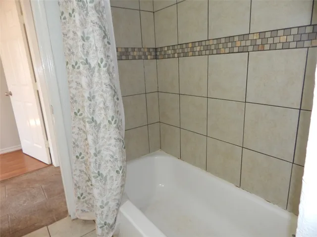 $1,700 | 206 Arnett Lane, Houston, TX 77037