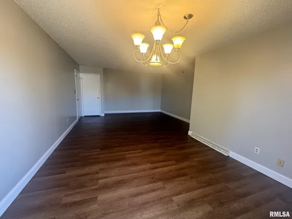 $76,900 | 1901 Jeanette Lane, Unit 6, Springfield, IL 62702