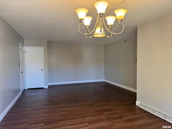 $76,900 | 1901 Jeanette Lane, Unit 6, Springfield, IL 62702