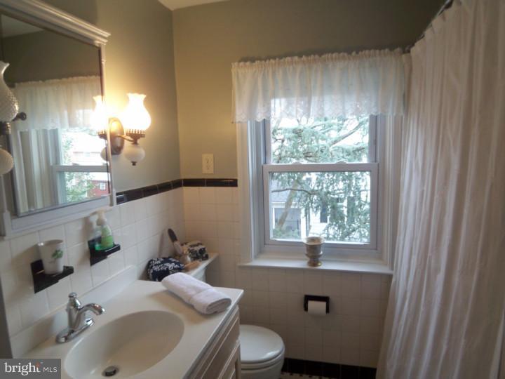 263 Avon Road Springfield, PA 19064 - Photo 18 of 25 Bathroom