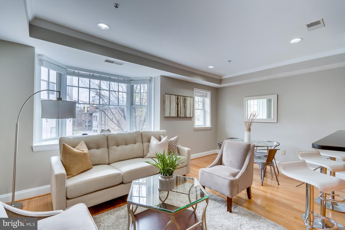 2510 Ontario Road Northwest, Unit 3 Washington, DC 20009 - Photo 4 of 12 Living/Dining