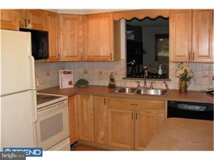39 Raintree Drive Hamilton, NJ 08690 - Photo 2 of 12 Kitchen