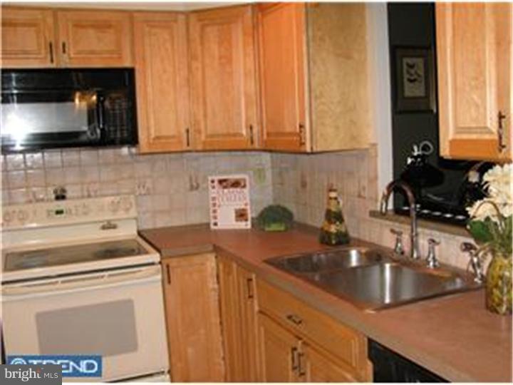 39 Raintree Drive Hamilton, NJ 08690 - Photo 3 of 12 Gallery Image 3