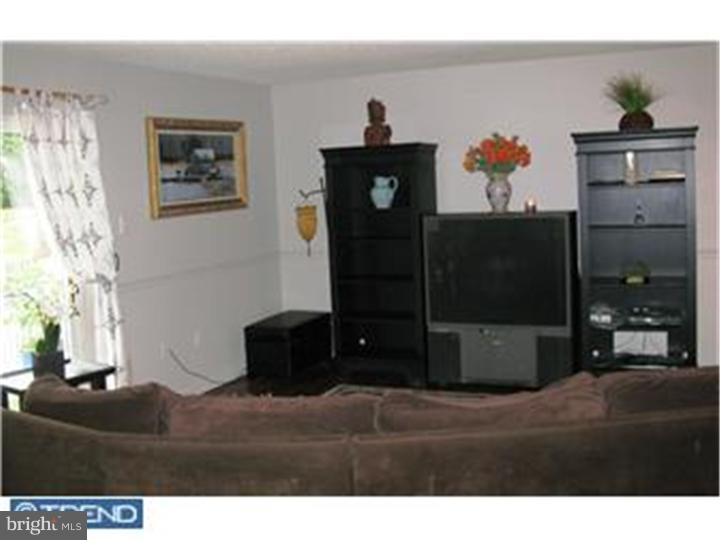39 Raintree Drive Hamilton, NJ 08690 - Photo 5 of 12 Gallery Image 5