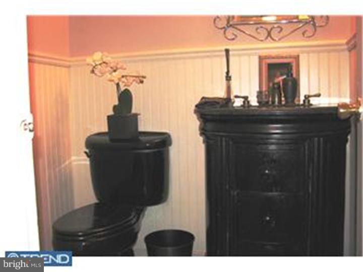 39 Raintree Drive Hamilton, NJ 08690 - Photo 7 of 12 Bathroom