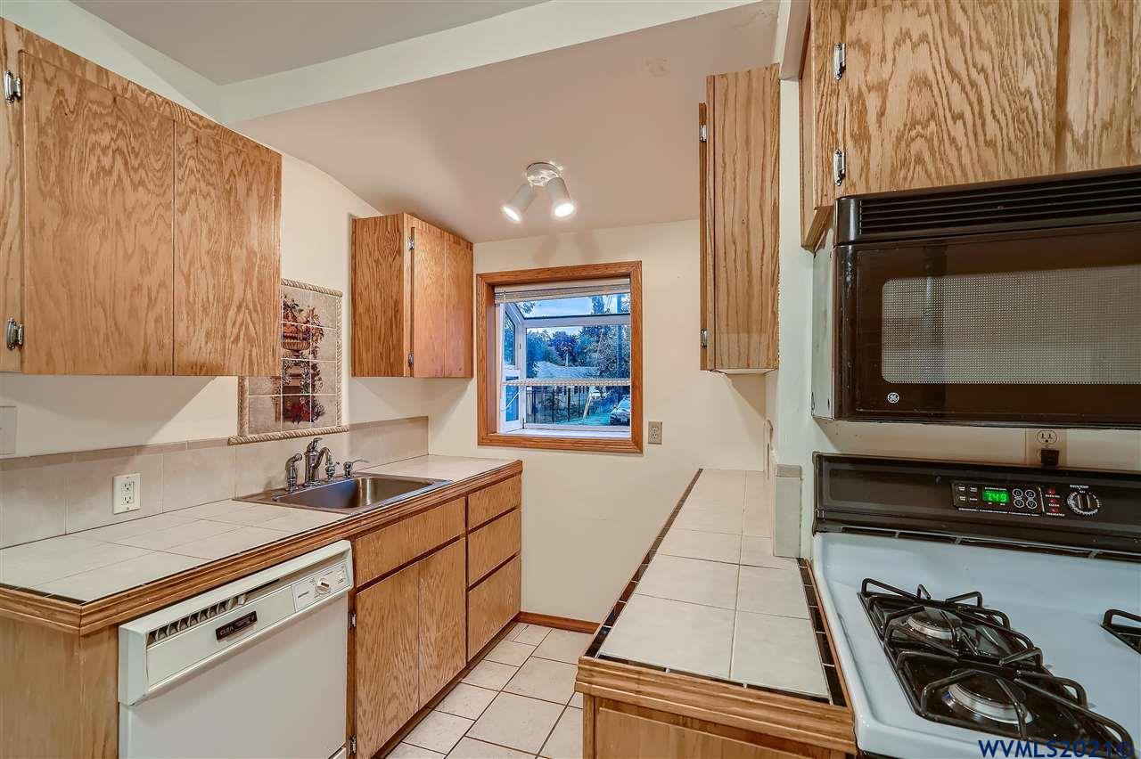 19019 Northeast Davis Street Portland, OR 97230 - Photo 7 of 26