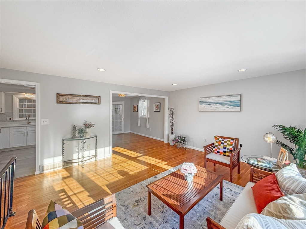 10 Thoreau Road Northborough, MA 01532 - Photo 4 of 39 Gallery Image 4