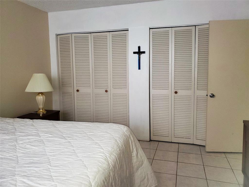 5300 Washington Street, Unit 114C Hollywood, FL 33021 - Photo 12 of 25 a bedroom with a bed and a shower