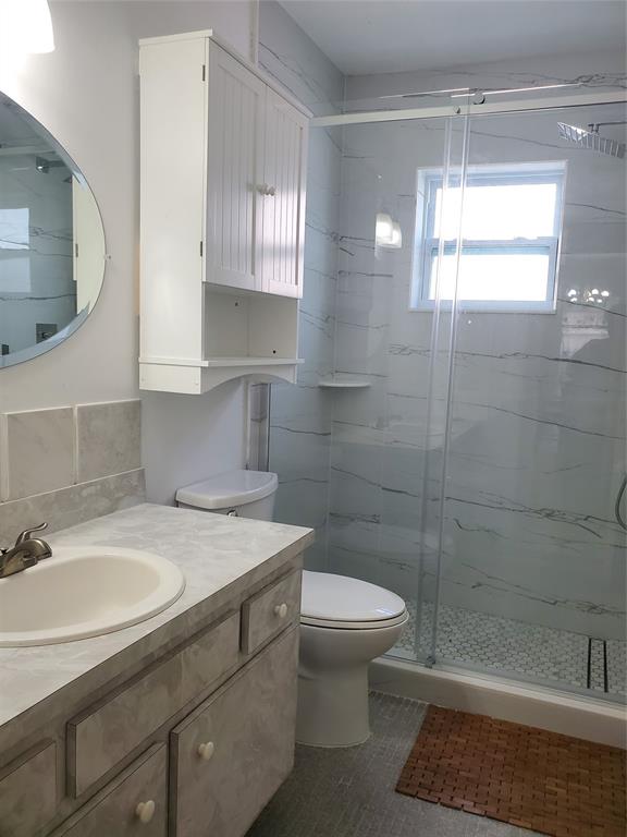 5300 Washington Street, Unit 114C Hollywood, FL 33021 - Photo 13 of 25 a bathroom with a sink a toilet and shower