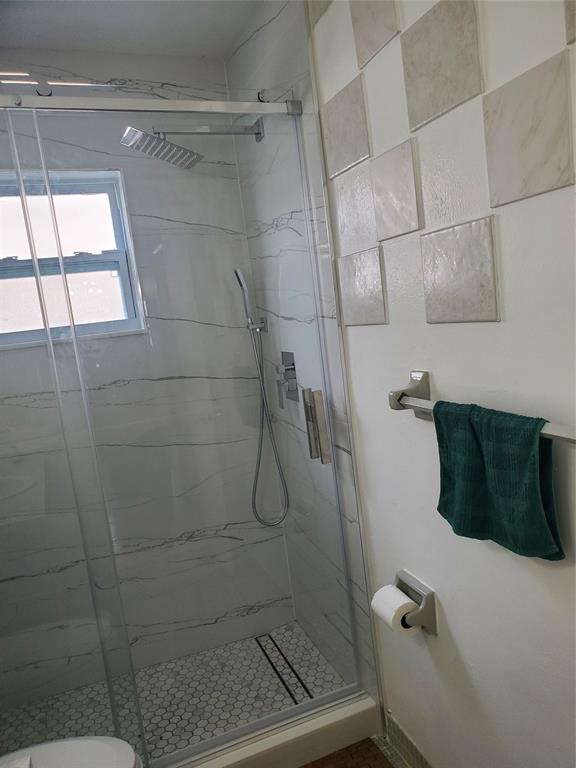 5300 Washington Street, Unit 114C Hollywood, FL 33021 - Photo 16 of 25 a bathroom with a shower